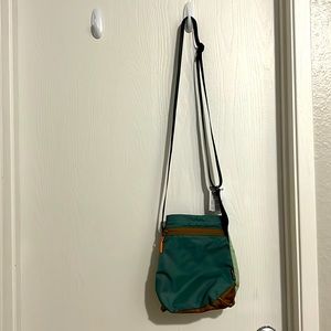 Lululemon Waterbottle Crossbody